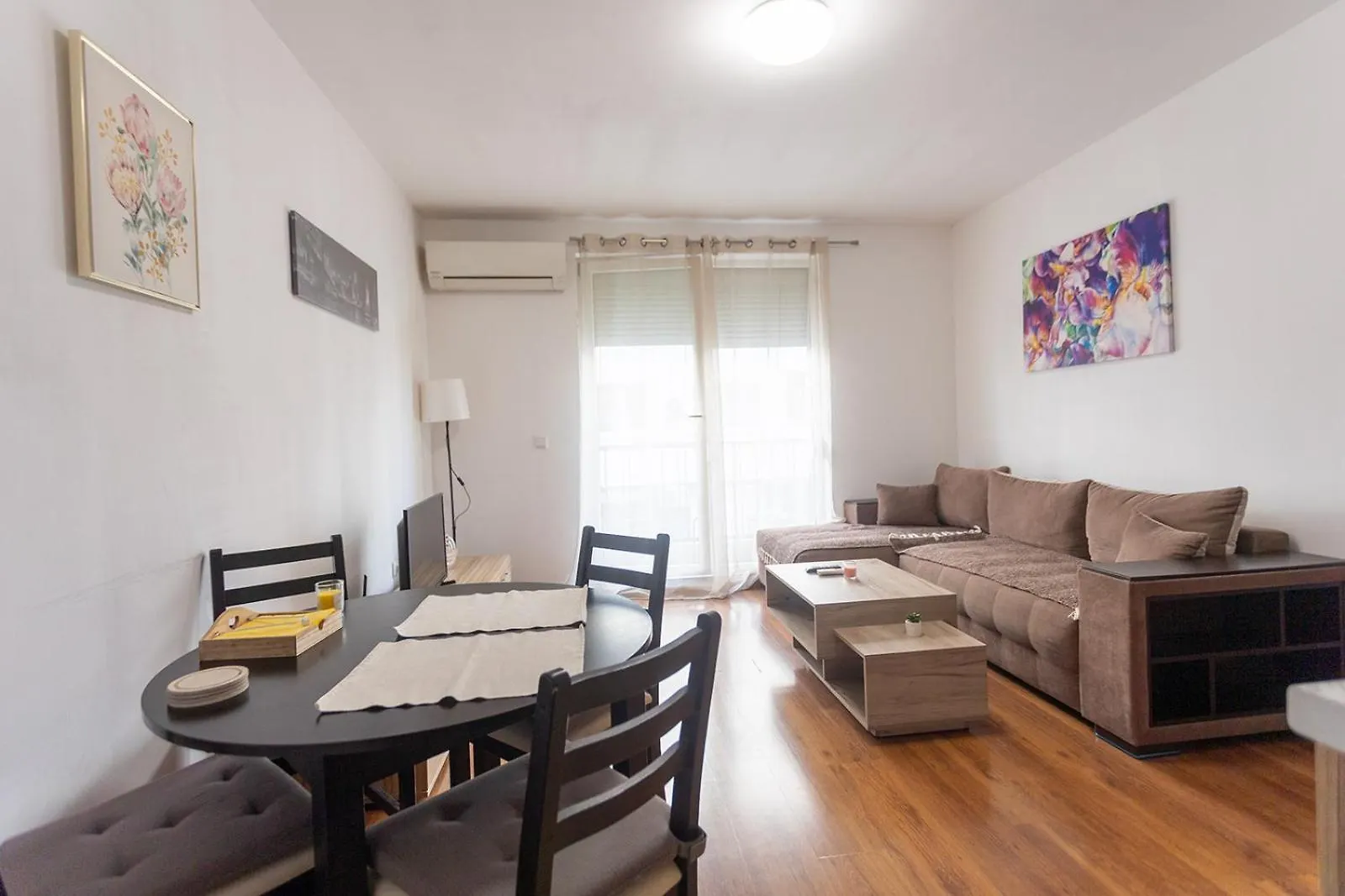 Karastoyanovi\'S Apartment- Studentski Grad의 연락처